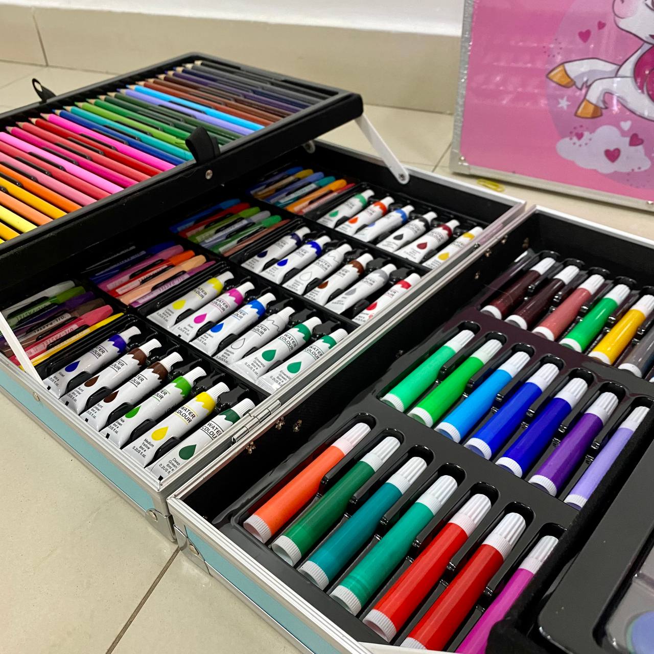 Portafolio De Arte Metálico De Unicornio